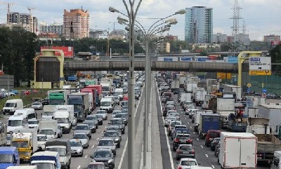 Western automakers nervously watch as Russian market stalls